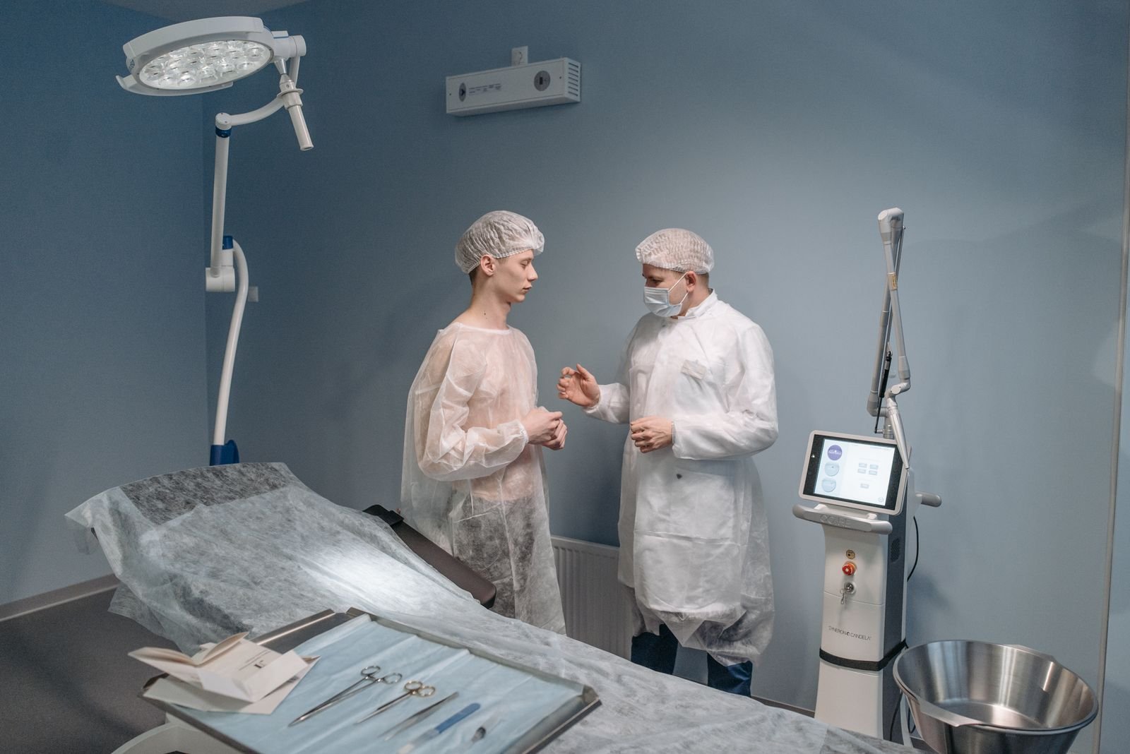Doctor speaking with a patient before abdominal surgery.